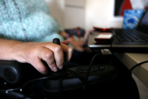 Mano jostick ordenador