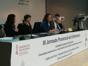 Delia-en-mesa-expewriencias-jornada-enfermería