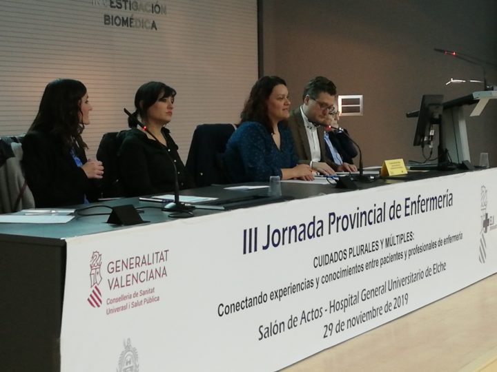 Delia-en-mesa-expewriencias-jornada-enfermería