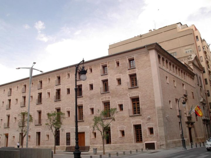 universidad-catoica-de-valencia-facultad-medicina-fachada-exterior